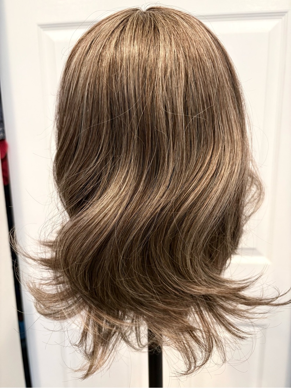 ANNA EMMA Brunette Long Waves Heat Friendly Synthetic Wig! Great condition